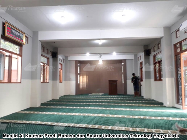 karpet masjid kampus UTY jogja