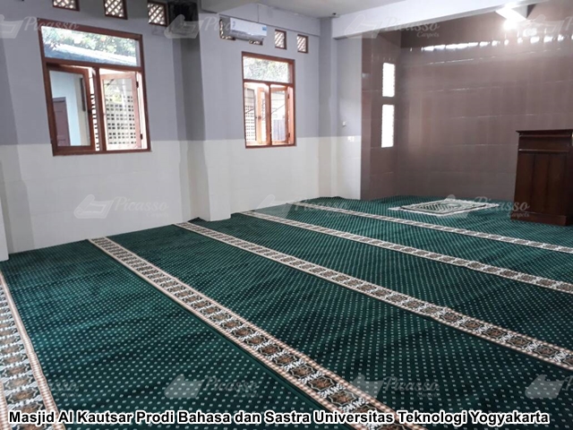 karpet masjid kampus UTY jogja