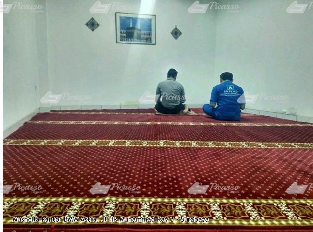 Karpet Masjid di Musholla BMW Astra Surabaya