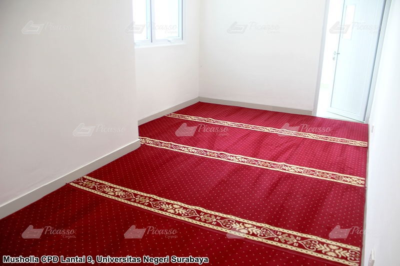 karpet masjid merah